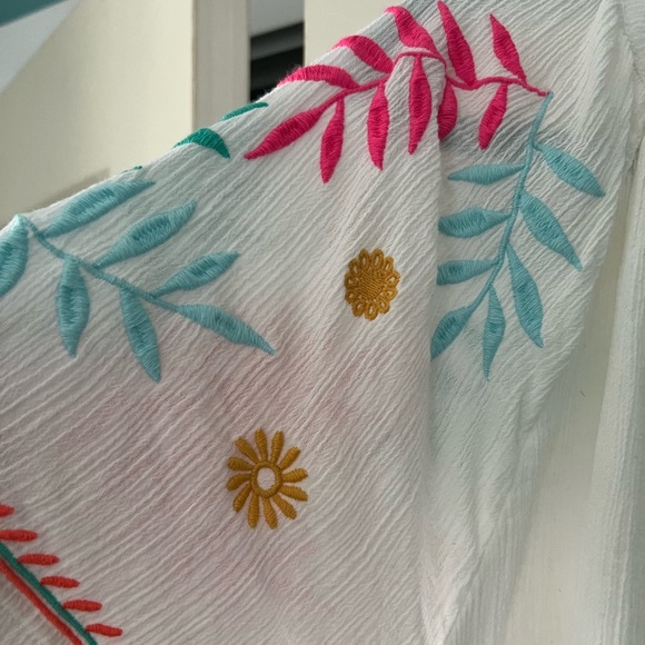 Talbots Womens Beautiful Embroidered Top Excellent Condition - Picture 2 of 5